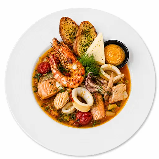 Bouillabaisse mit Calmar, Lachs und Riesengarnele – ROTER HIRSCH Restaurant Heusweiler Bouillabaisse mit Calmar, Lachs, Riesengarnele, Knoblauchbrot, Bergkäse und Sauce Rouille im ROTER HIRSCH Restaurant Heusweiler