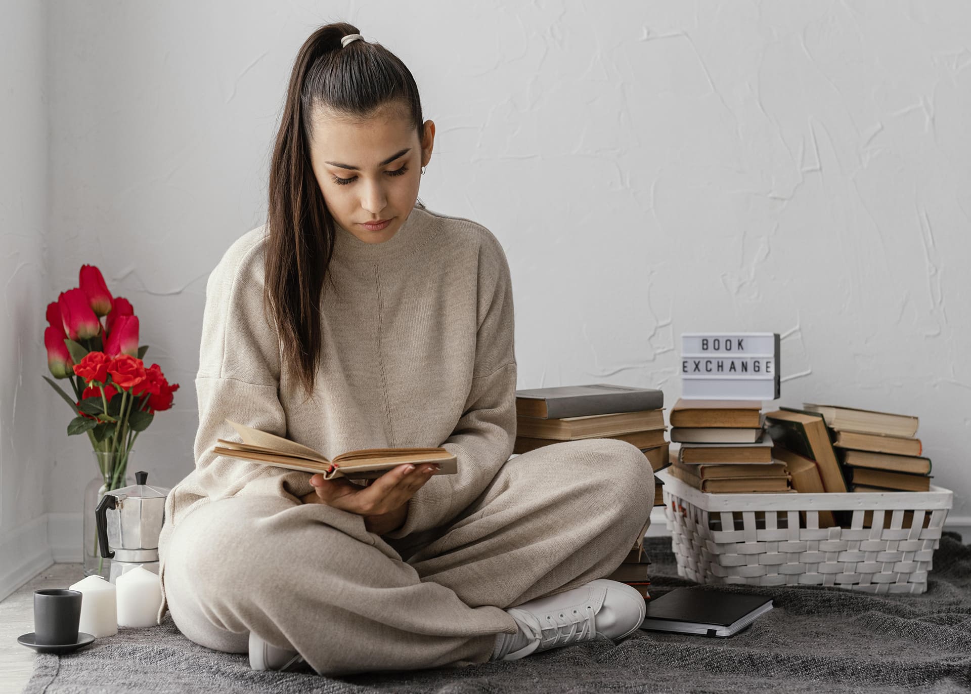 full-shot-woman-with-books-tulips