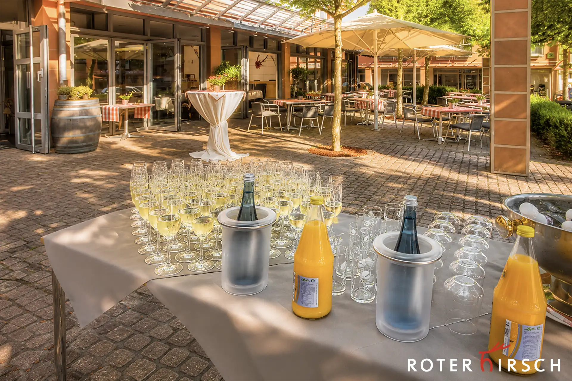 Sektempfang auf der Terrasse des ROTEN HIRSCH in Heusweiler bei einer Feier oder Veranstaltung
